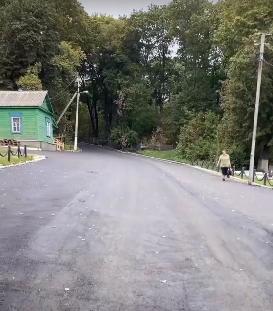 По поручению Мельниченко отремонтировали дорогу к Успенскому кафедральному собору