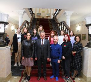 Валерий Лидин пожелал студентам художественного училища достигнуть вершин мастерства