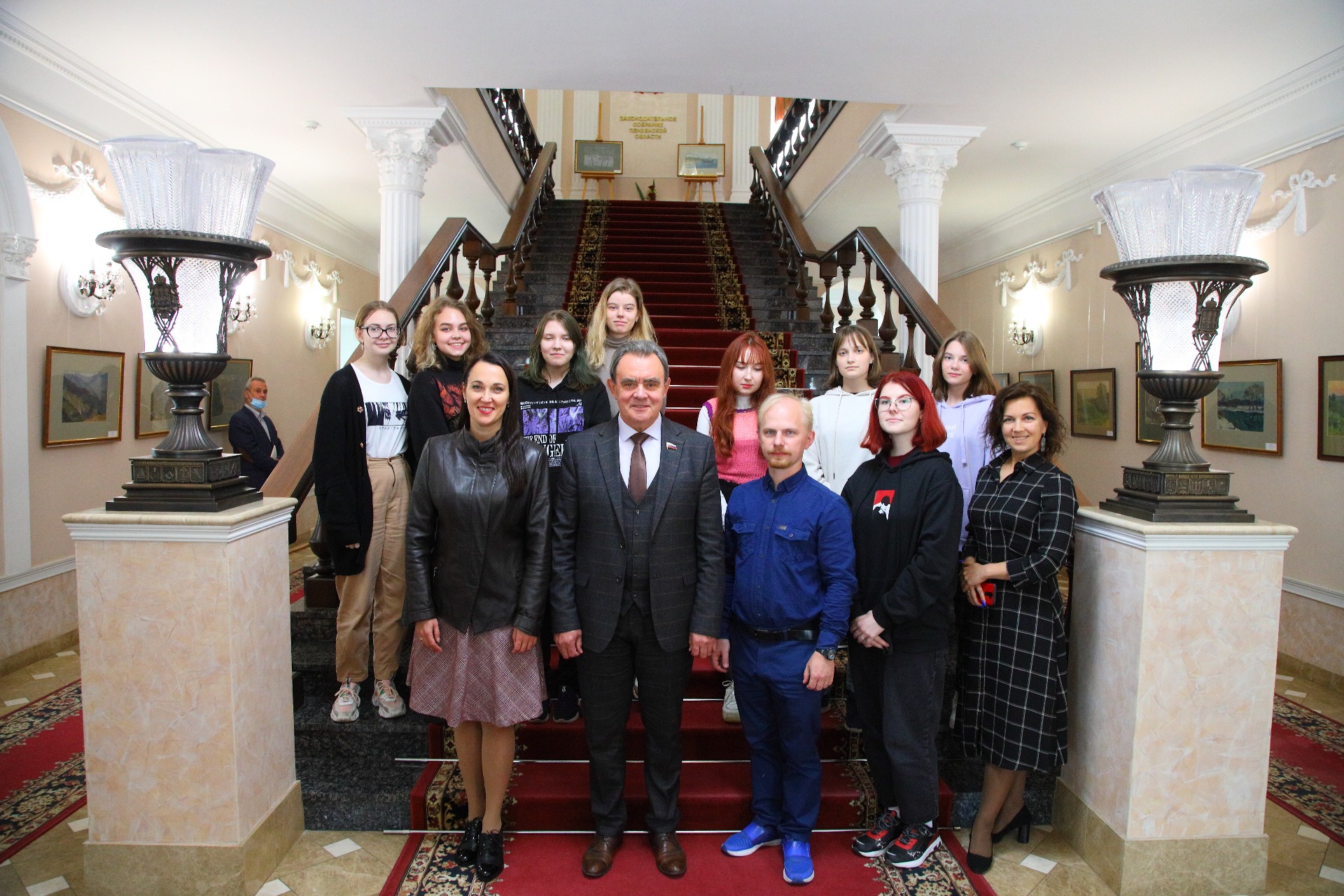 Валерий Лидин пожелал студентам художественного училища достигнуть вершин мастерства