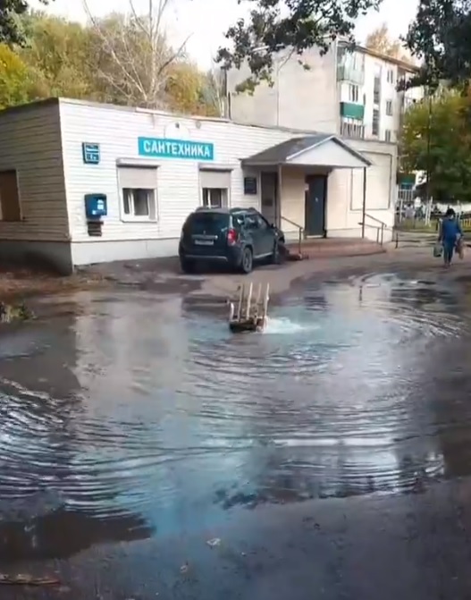 Пензенцев пригласили «отдохнуть» у водопада и гейзера на улице Карпинского