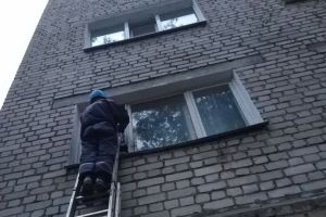 В Пензе спасатели проникли в дом пенсионерки через окно