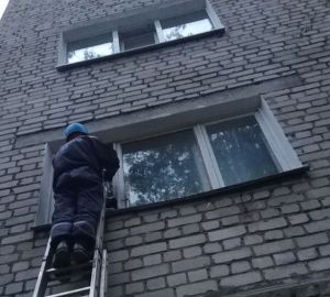 В Пензе спасатели проникли в дом пенсионерки через окно