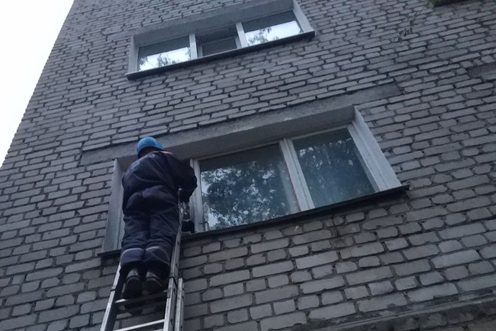 В Пензе спасатели проникли в дом пенсионерки через окно