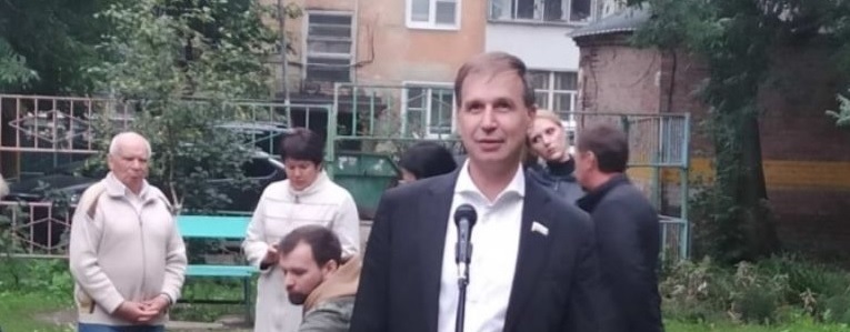 Иван Краснов принял участие в празднике двора на улице Карпинского