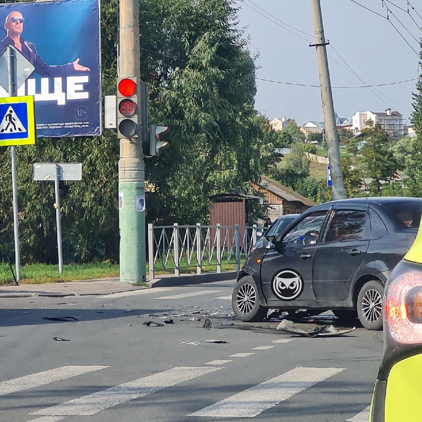 В Пензе в ДТП на перекрестке улиц Пушкина и Некрасова пострадали 3 человека