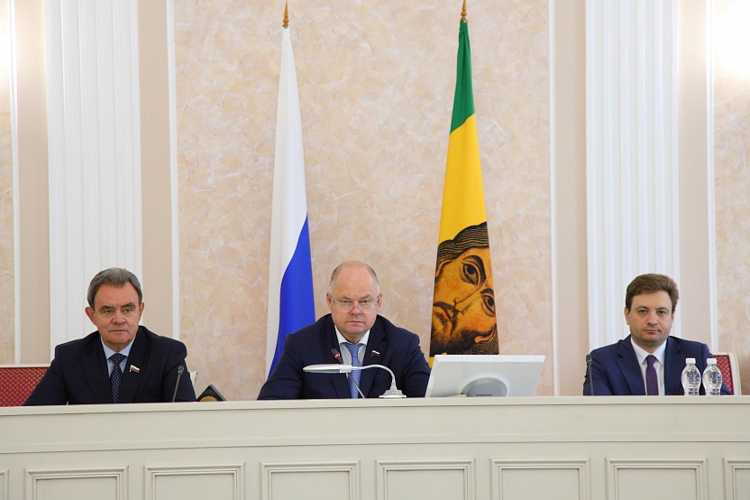 Валерий Лидин принял участие в обсуждении повестки дня очередного заседания регионального Заксобра