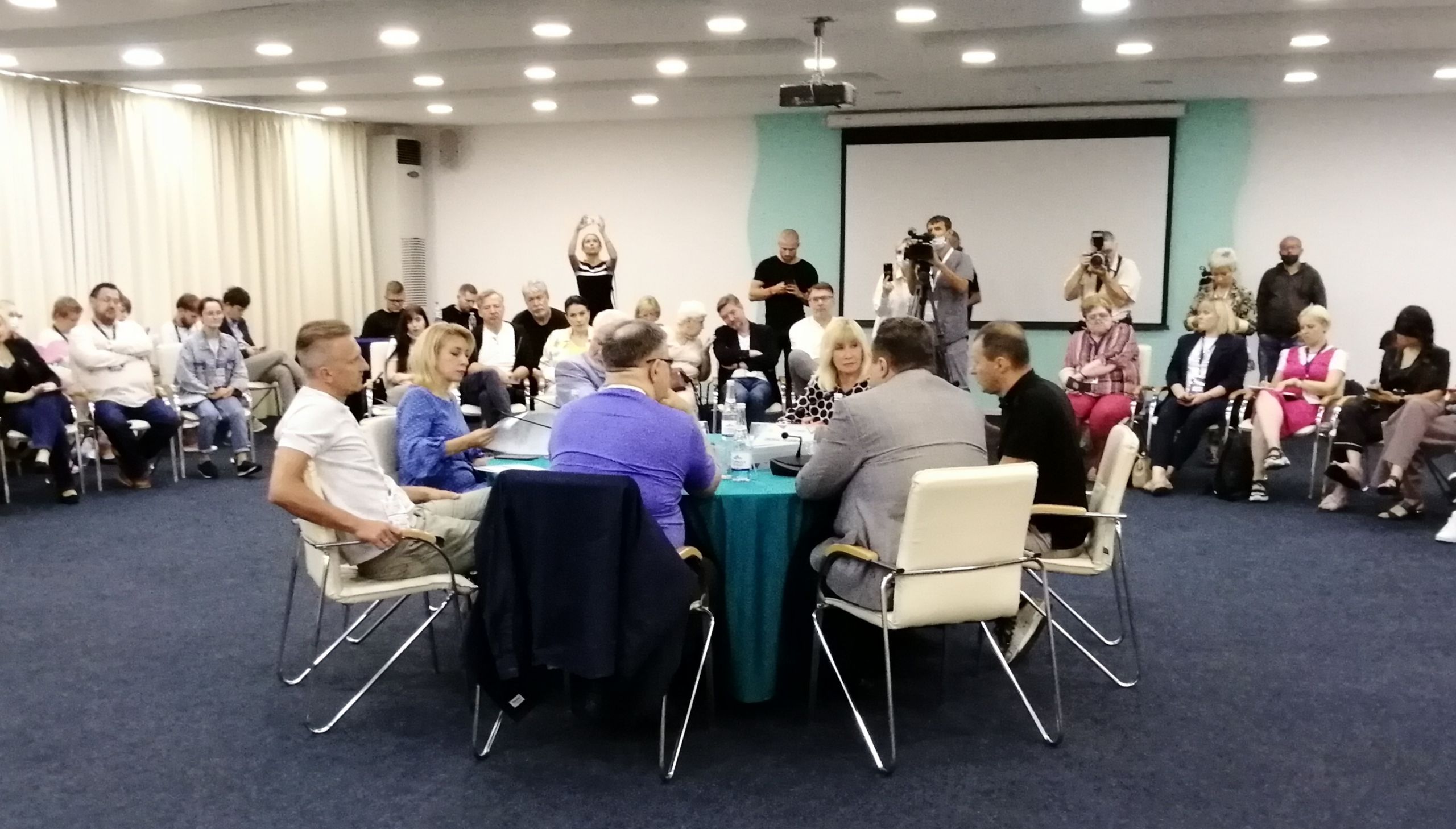 Оксана Пушкина: "Доля доверяющих телевидению, газетам и радио уменьшилась до 34%"