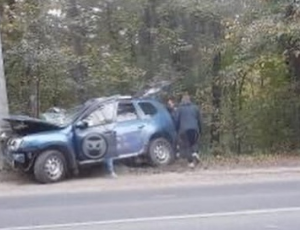 Под Пензой автомобиль въехал в бетонный столб