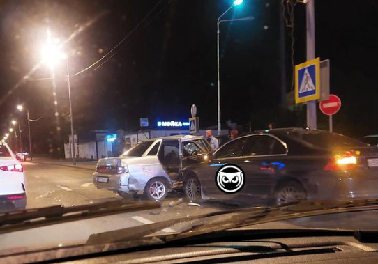 Соцсети: на улице Измайлова в Пензе столкнулись два автомобиля