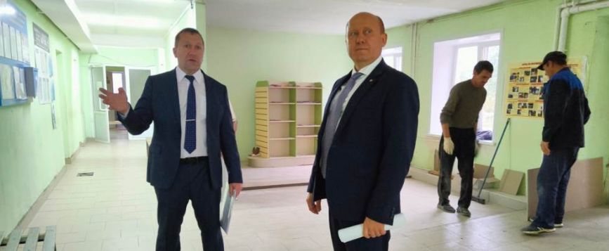 Вячеслав Космачев проверил ход ремонта в Тамалинской участковой больнице