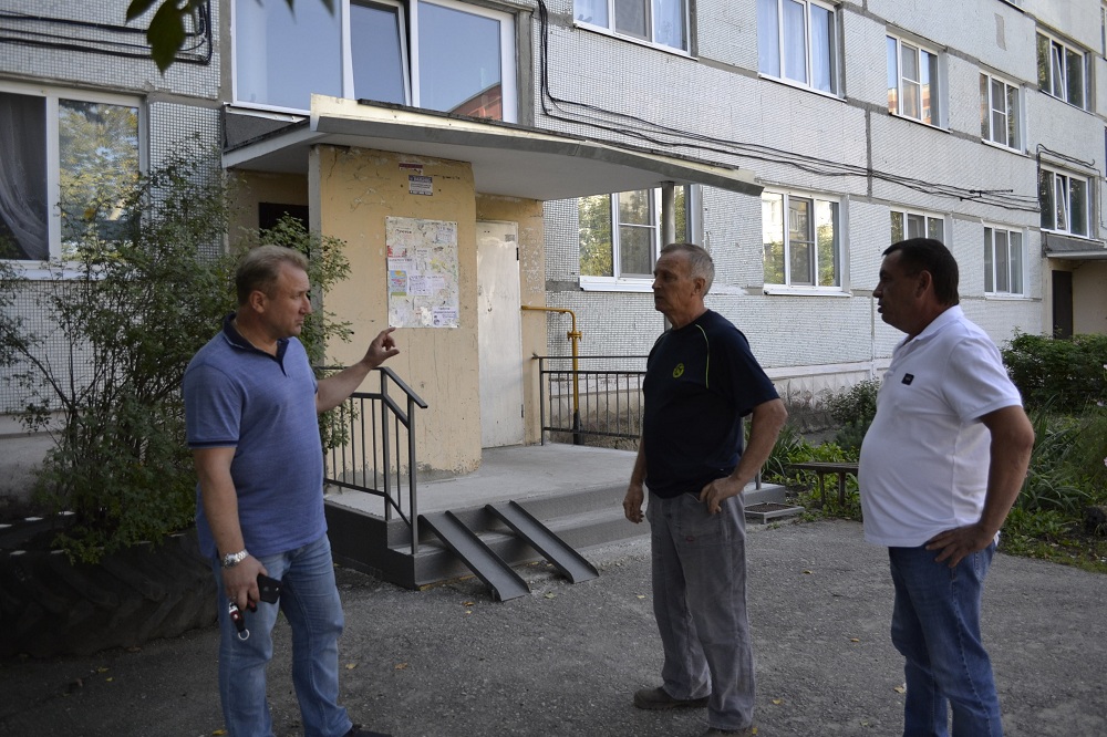 Жители Пушанина, 6 разбили оранжерею экзотических растений в подъездах