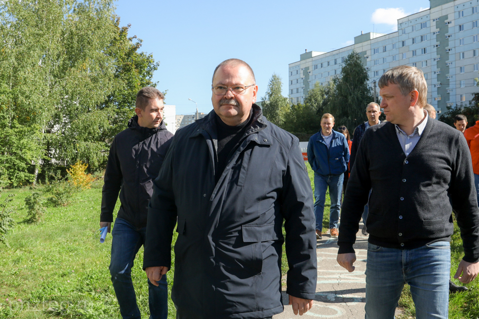 Мельниченко проверил ход работ по обустройству детских площадок в Пензе