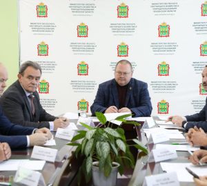 Мельниченко считает необходимым большую часть местной древесины перерабатывать в регионе