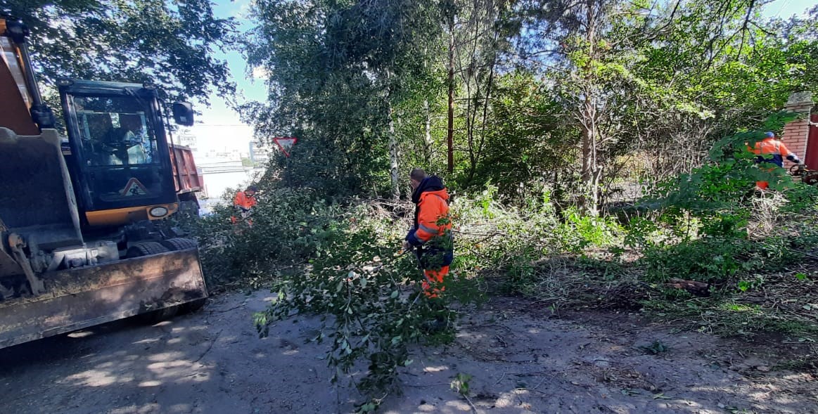 Устранению коммунальной аварии в районе Автодрома в Пензе помешал чужой забор