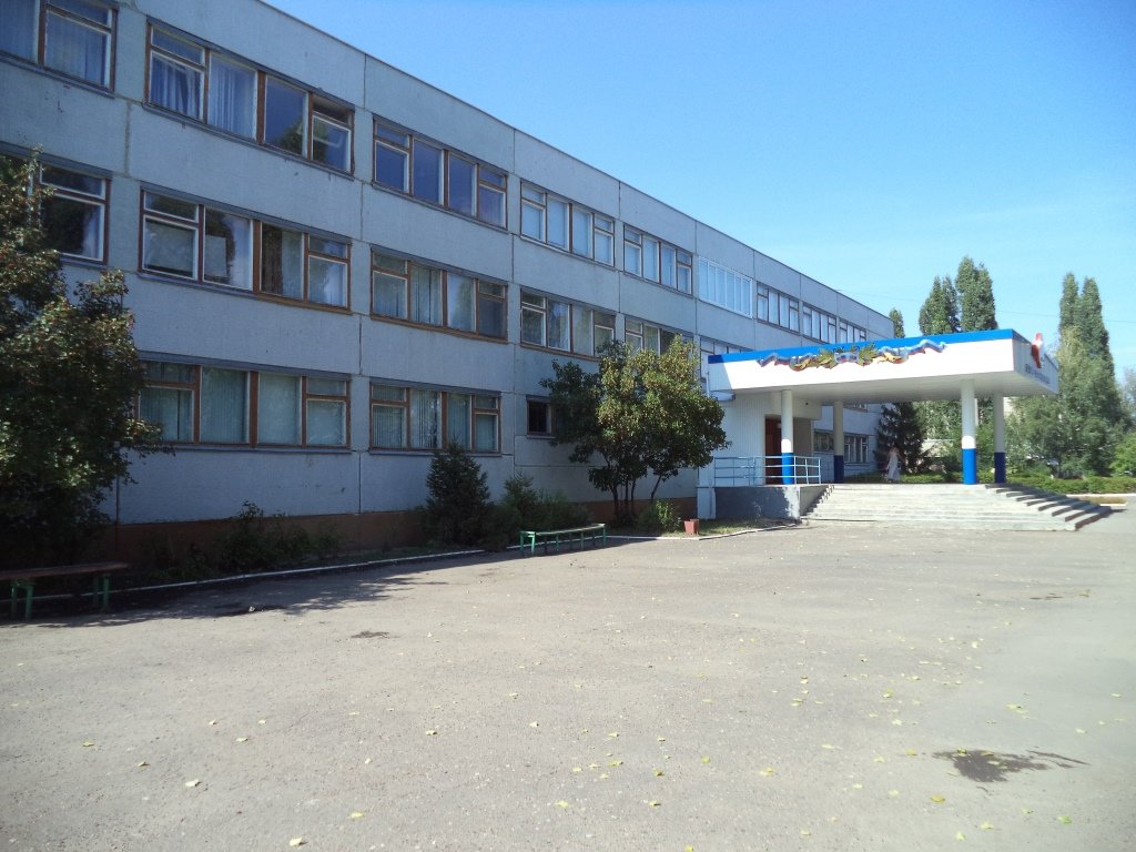 В Кузнецке работы по укладке искусственного покрытия на стадионе школы №8 приостановлены