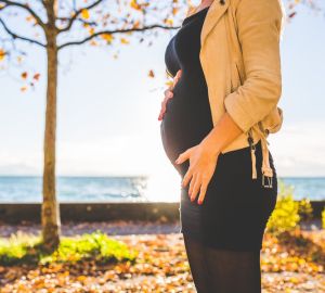 В региональном минздраве посоветовали беременным не спешить с вакцинацией от COVID-19