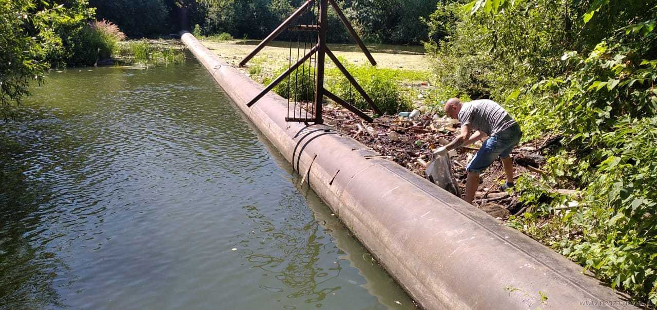 Уборку в районе Терновского моста не смогли провести из-за отсутствия спасательных жилетов