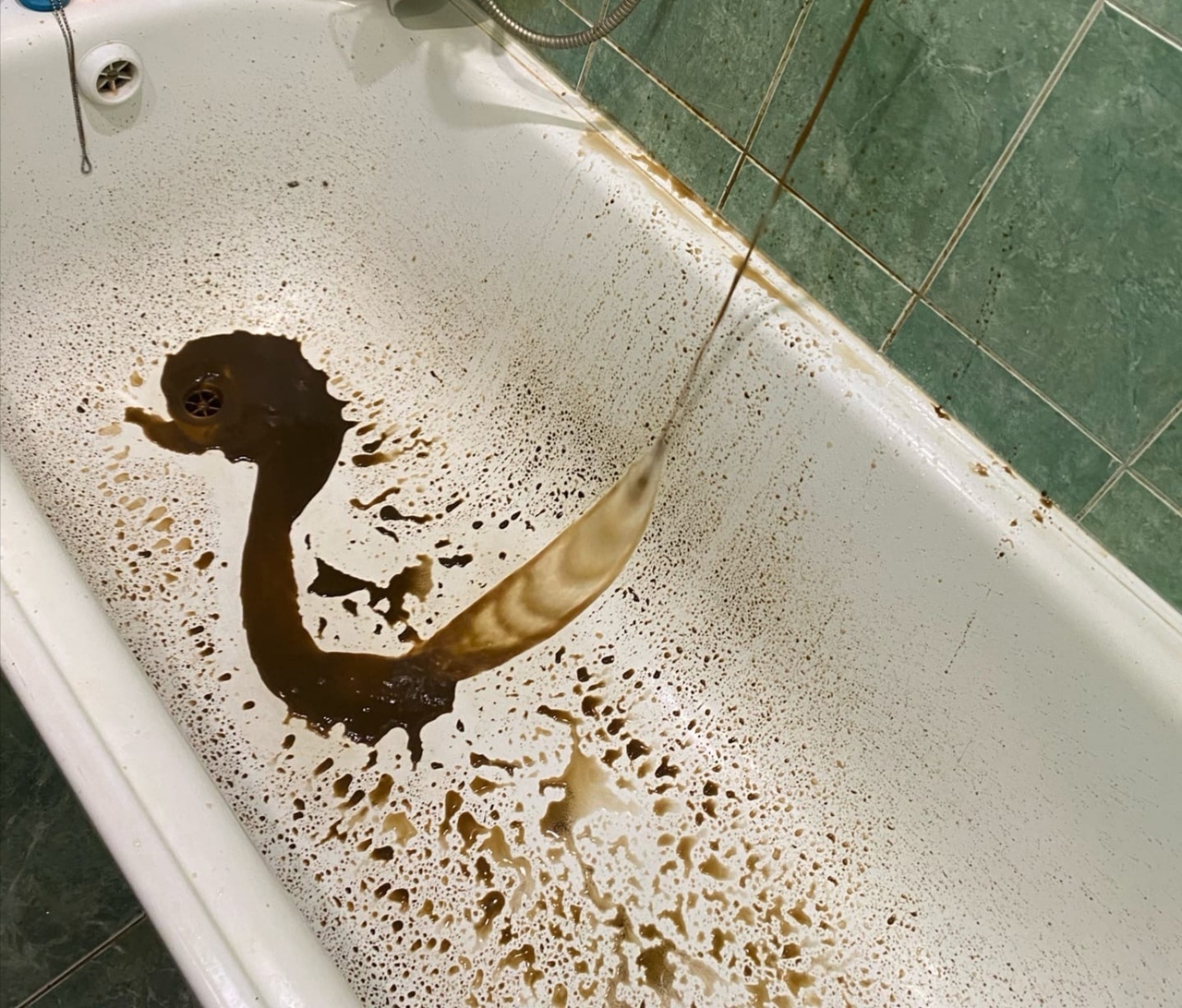 В Кузнецке объяснили, откуда в домах жителей ржавая вода