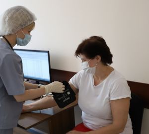 Космачев назвал причину образования огромных очередей на вакцинацию от COVID