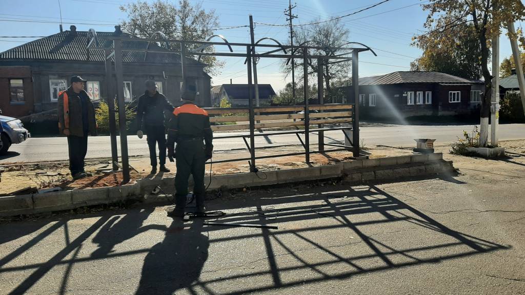 В Сердобске по просьбе горожан установили остановочный павильон