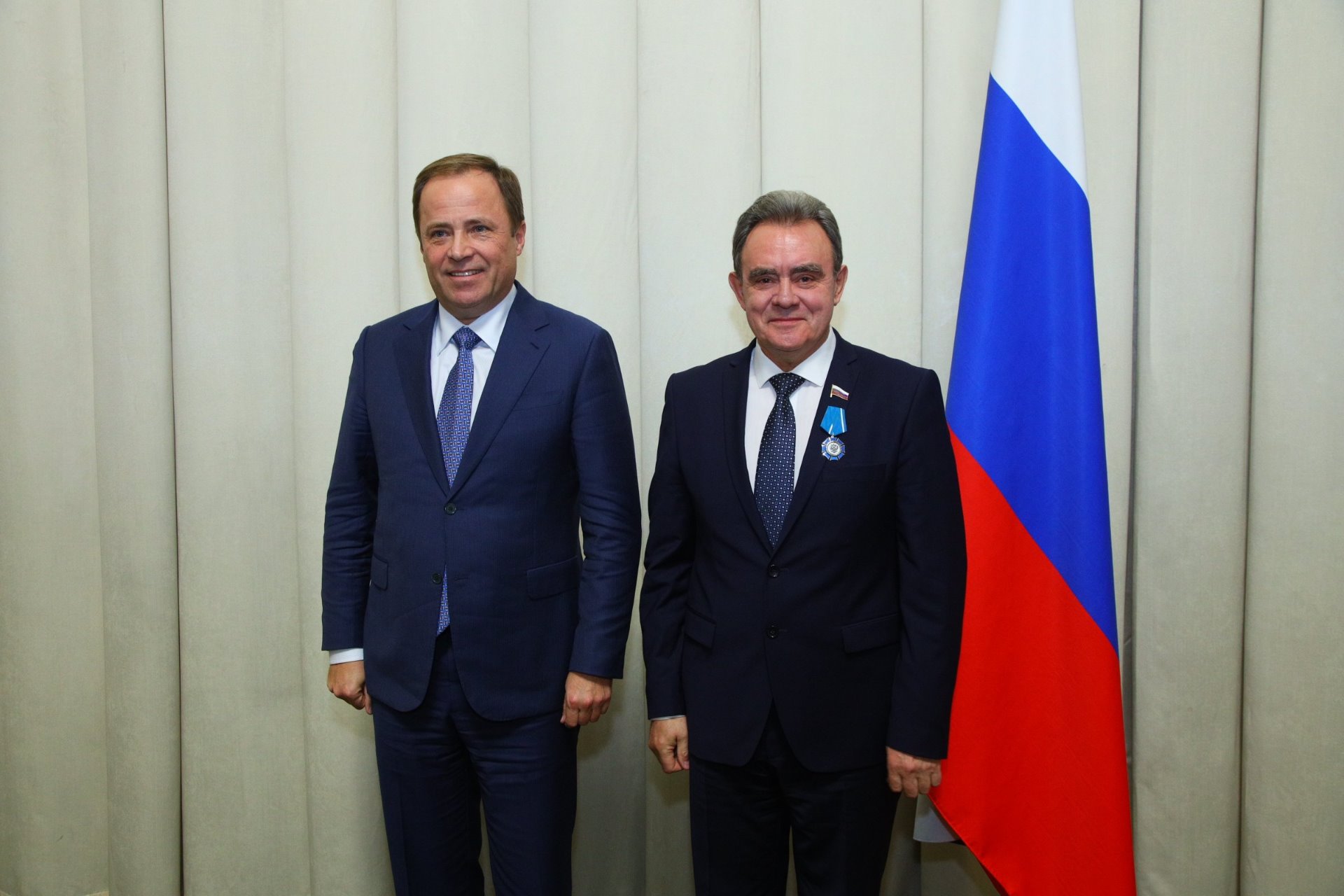 Игорь Комаров вручил Валерию Лидину госнаграды