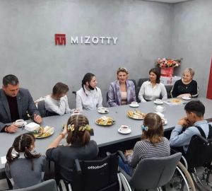 Ольга Изранова провела экскурсию по «Мизотти» для воспитанников кичкилейского реацентра