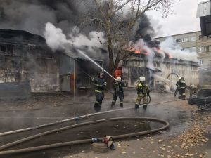 Автомобилисты предупреждают: в Пензе из-за пожара перекрыта улица Калинина