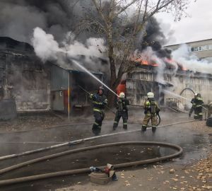 Автомобилисты предупреждают: в Пензе из-за пожара перекрыта улица Калинина