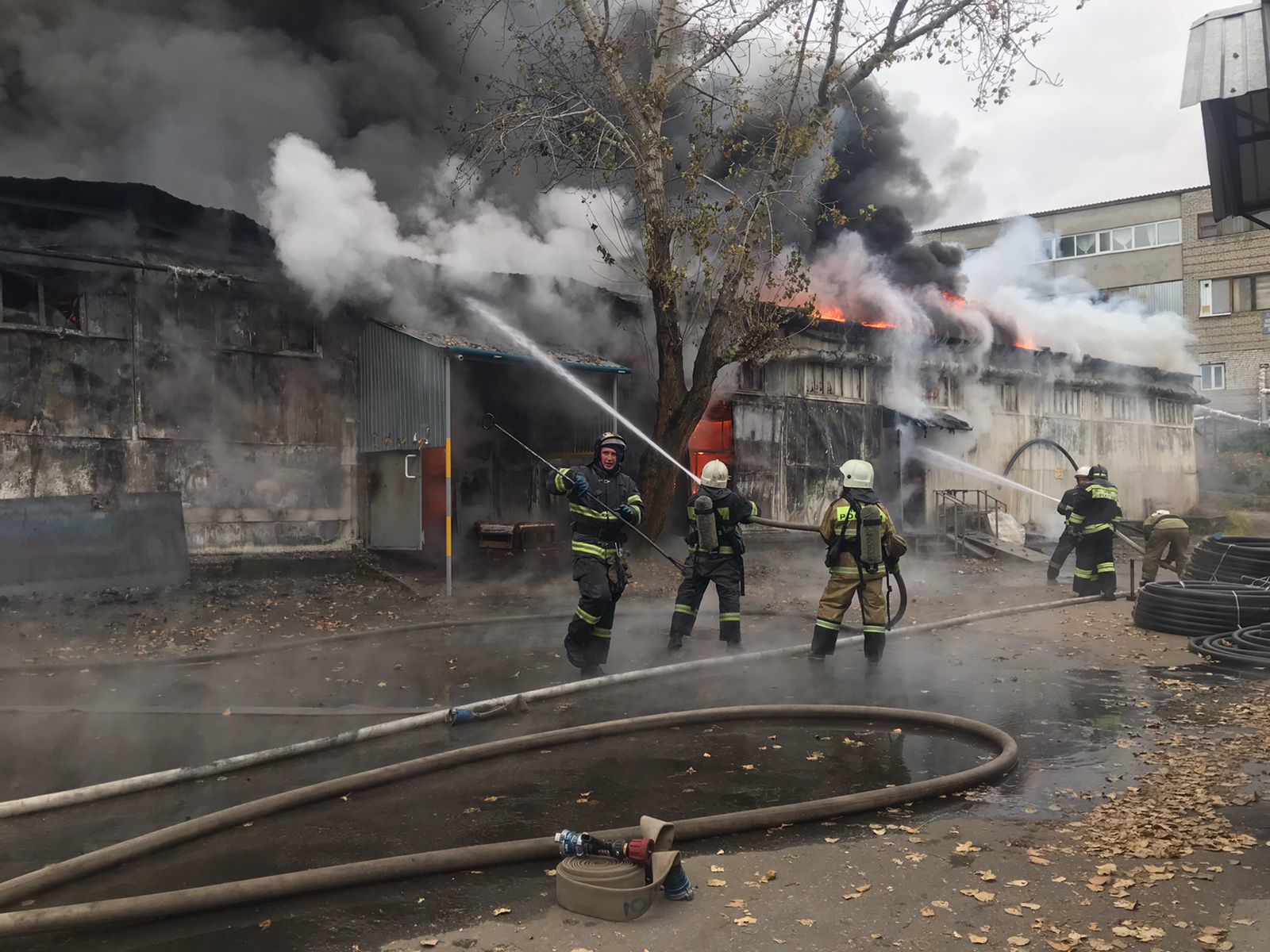 Автомобилисты предупреждают: в Пензе из-за пожара перекрыта улица Калинина