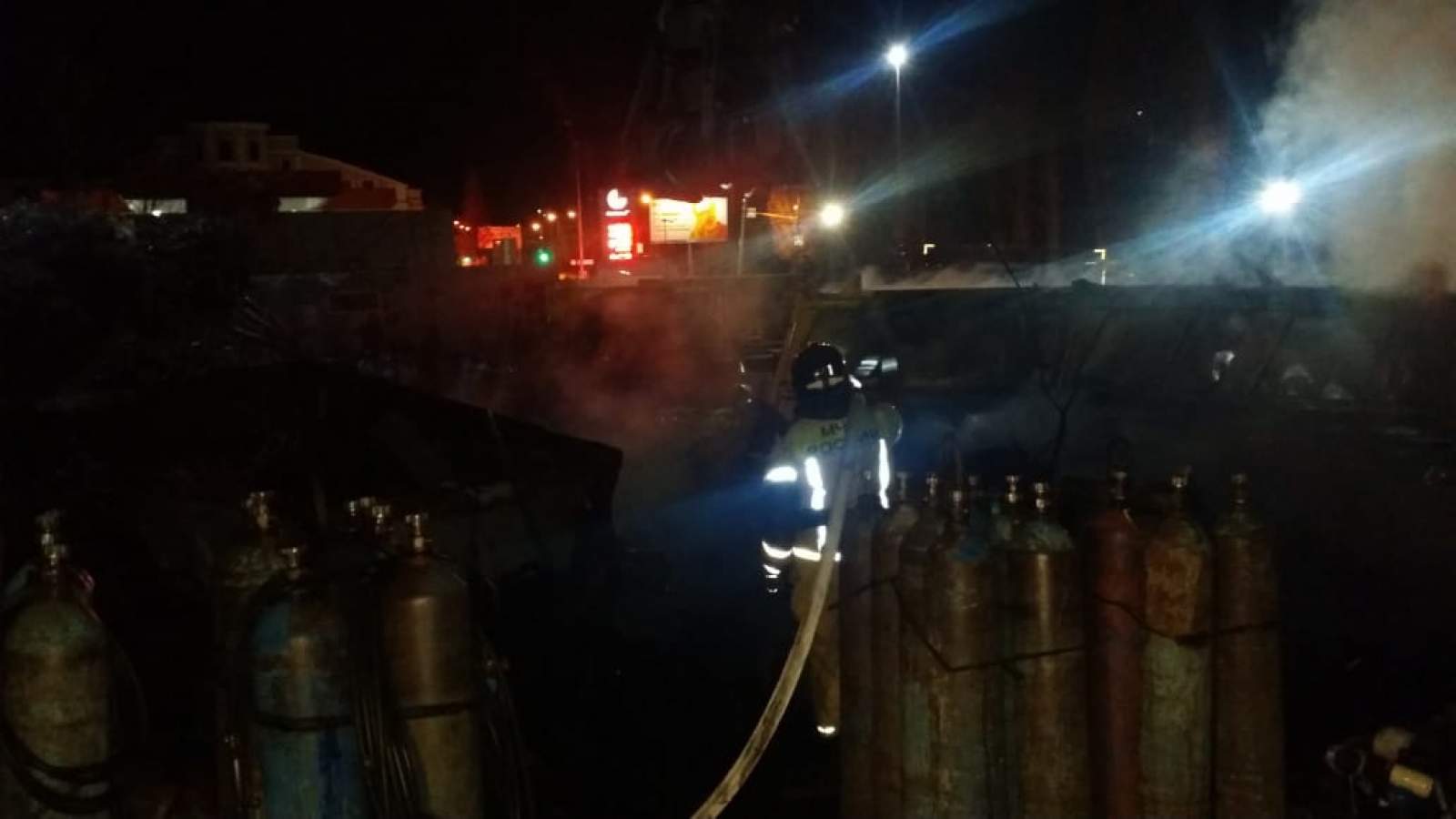 В Пензе в очаге пожара на улице Аустрина оказались кислородные баллоны