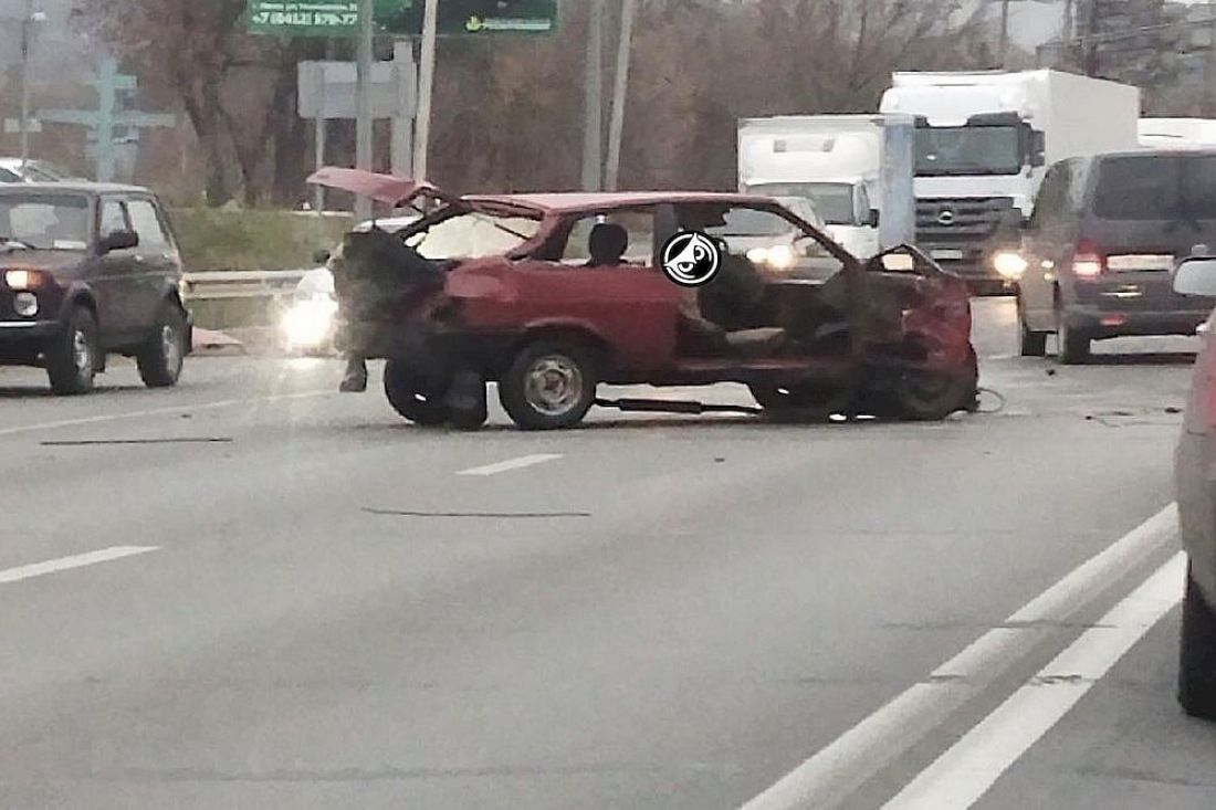 В арбеково легковушка столкнулась с фурой