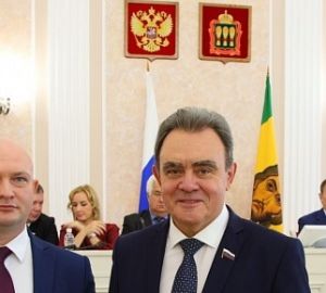 Валерий Лидин вручил Антону Столярову удостоверение депутата Заксобрания Пензенской области