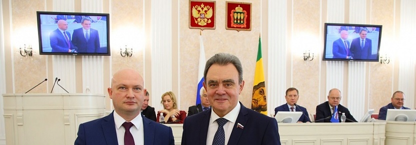 Валерий Лидин вручил Антону Столярову удостоверение депутата Заксобрания Пензенской области