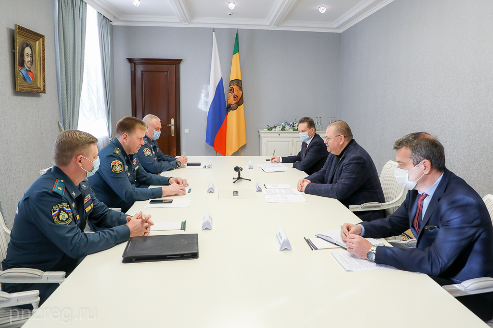 Олег Мельниченко встретился с новым главой регионального МЧС Дмитрием Козловым