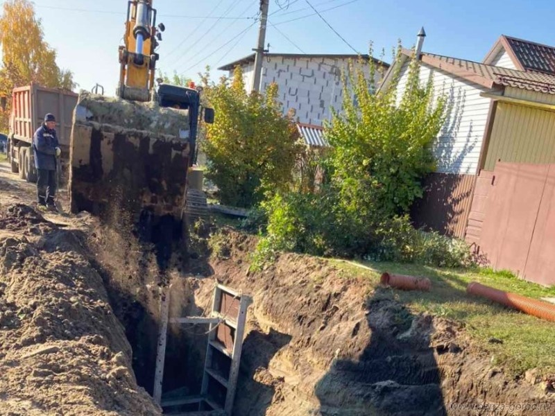К домам жителей Междуречья прокладывают канализацию