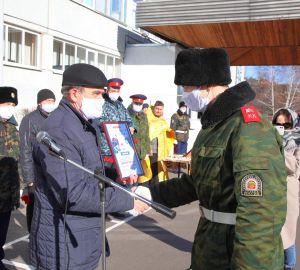 Валерий Лидин вручил награду победителю "Диктанта Победы"