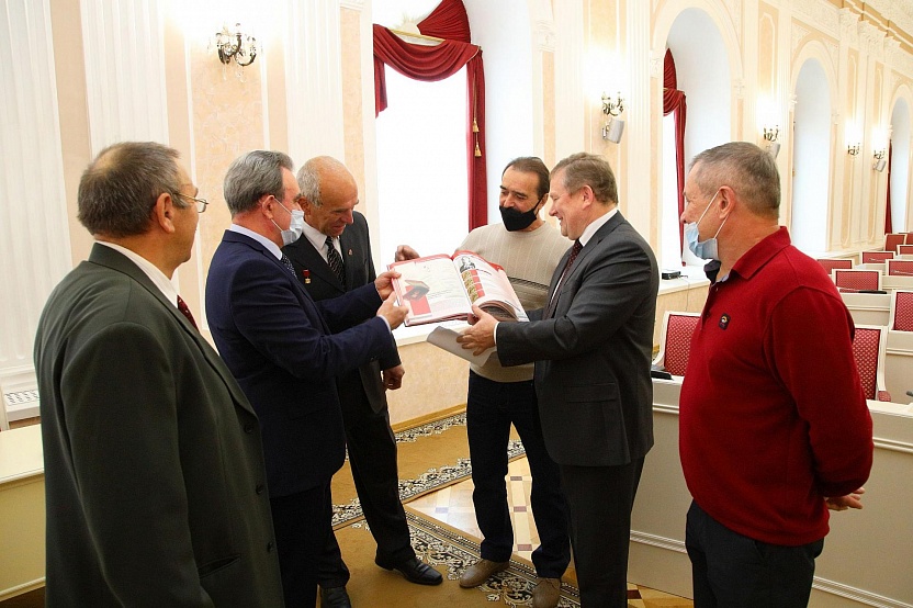 В день рождения комсомола Валерий Лидин встретился с ветеранами организации