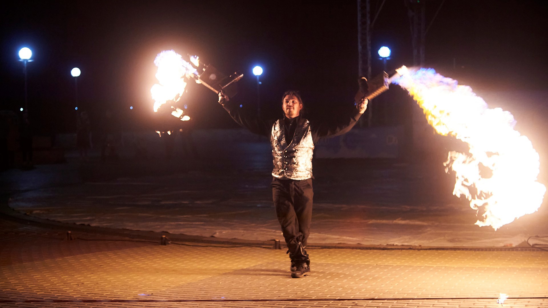 На закрытии сезона в Спутнике устроили фаер-шоу