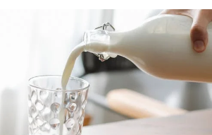 Роспотребнадзор с начала года изъял около 200 килограммов некачественного молока