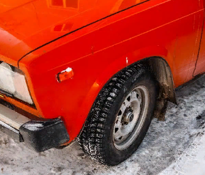 Смену летних шин на зимние метеорологи «отложили» на более поздний срок