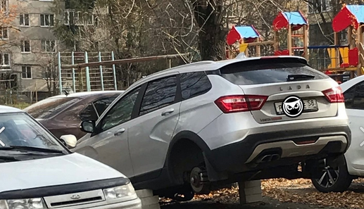 Воры в Пензе оставили машину без колес