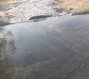 В Пензе на Калинина из-под асфальта забили ключи