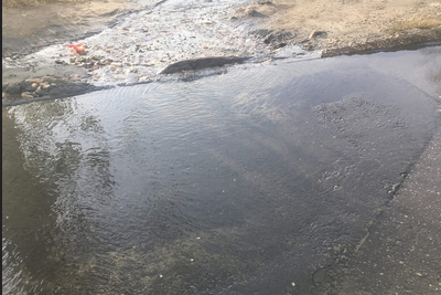 В Пензе на Калинина из-под асфальта забили ключи