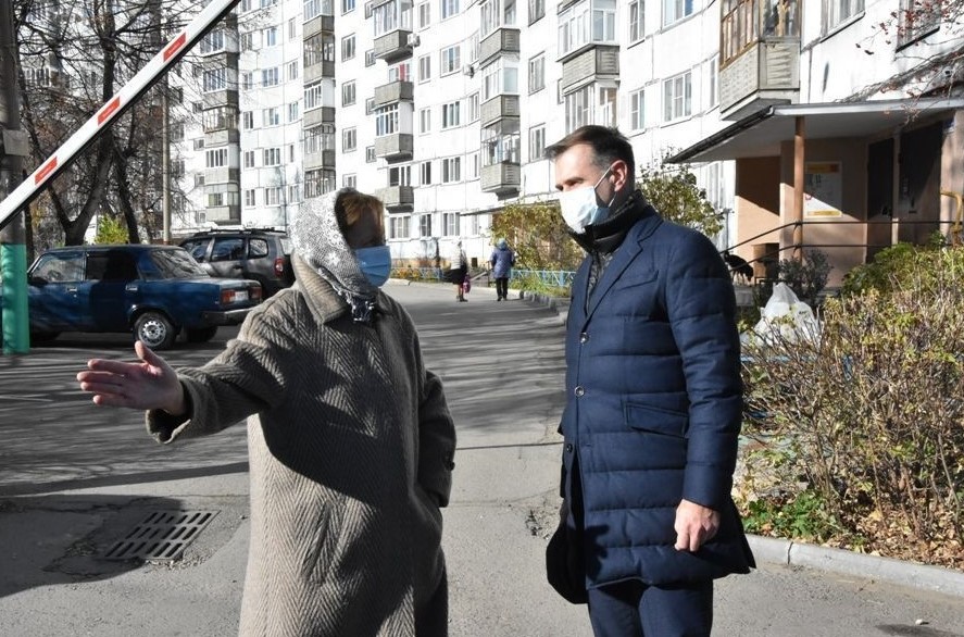 Иван Краснов оценил качество ремонта дороги на Карпинского