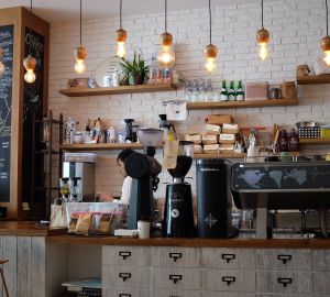 Бизнес-омбудсмен предупредил о рисках ухода общепита в "тень"