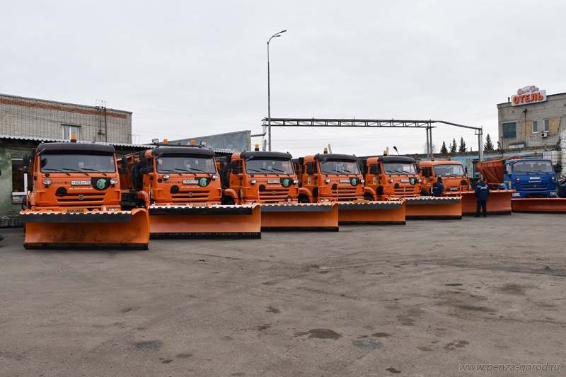 В Пензе проверили готовность снегоуборочной техники к работе в зимний период