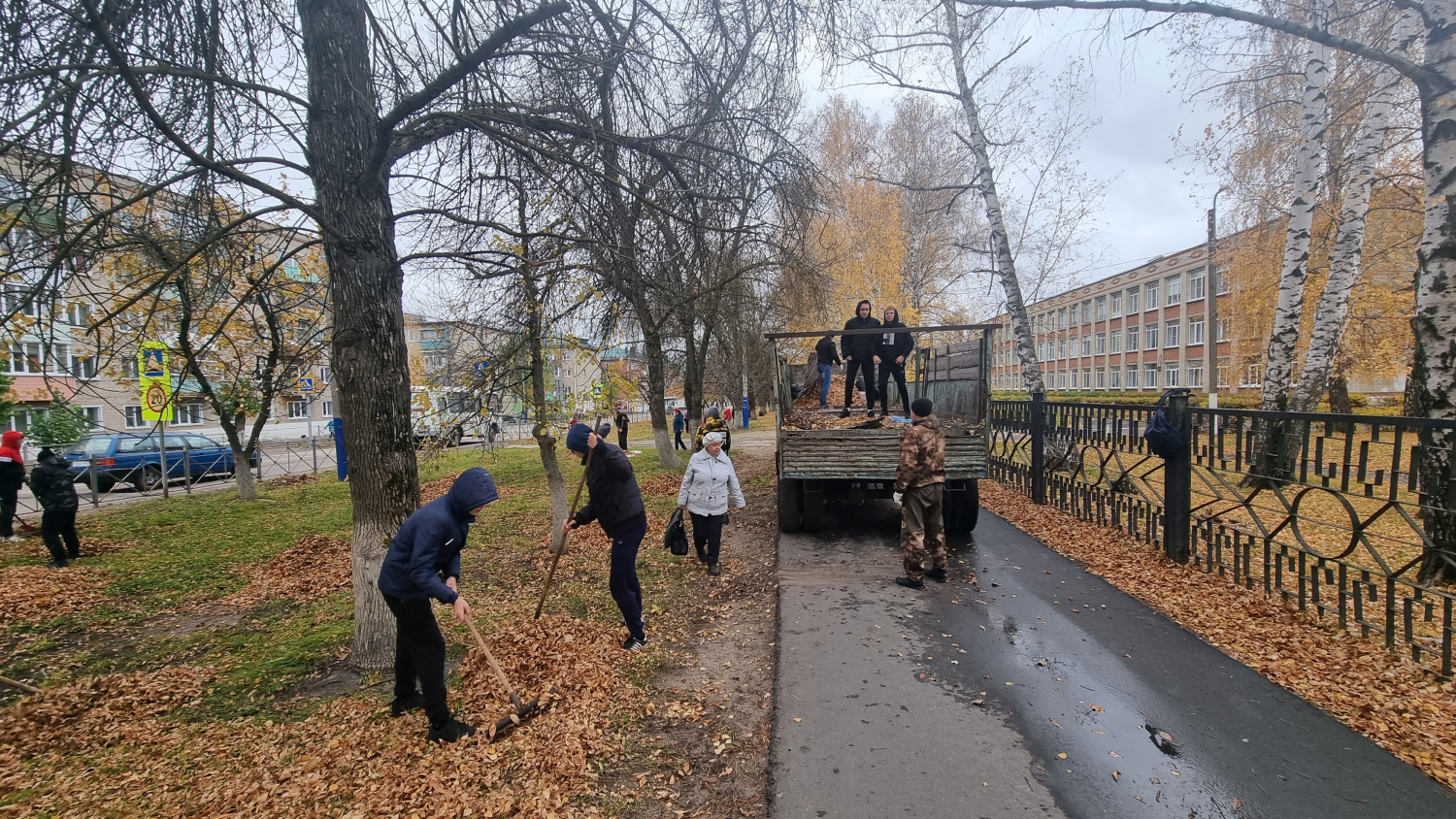 В Сердобске на уборку улиц вышли чиновники