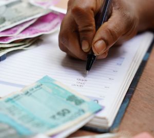 При трудоустройстве экс-госслужащего в Каменке выявили коррупционное нарушение