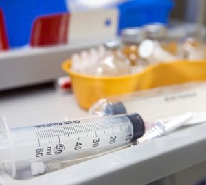 Песков объяснил дефицит препаратов для вакцинации в регионах