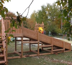 В Кузнецке опоздали с установкой детских площадок
